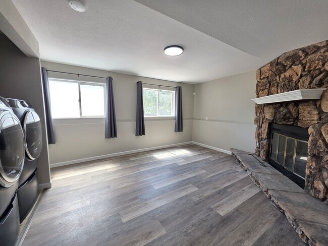 Building Photo - Beautiful Freshly Renovated 3 Bed, 3 Bath Home!!!