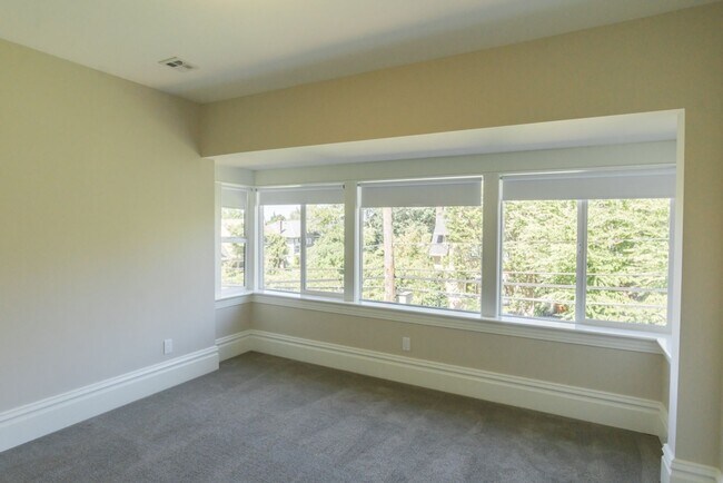 Building Photo - 6bd/3.75ba Seattle Home