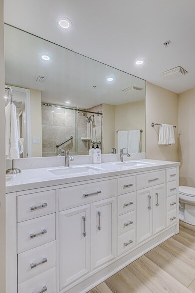 Building Photo - 3000 N Ocean Dr