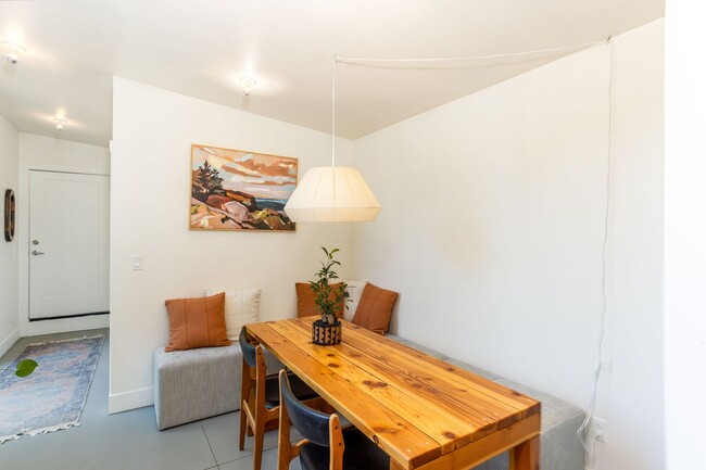 Building Photo - Furnished 2 Bed 2 Bath on Bend's Westside ...