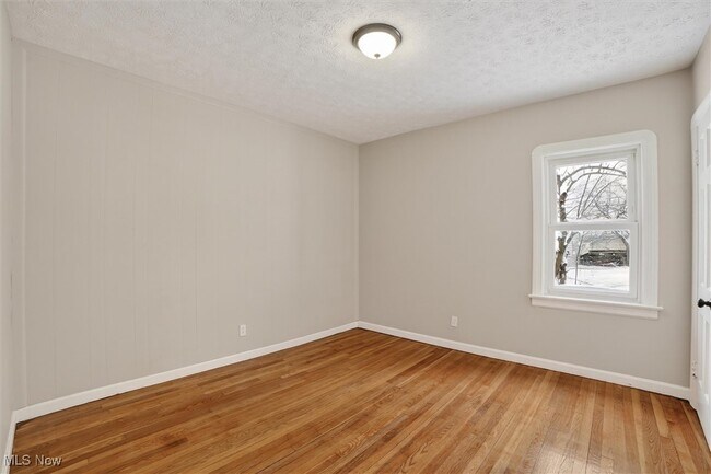 Building Photo - 4977 E 90th St