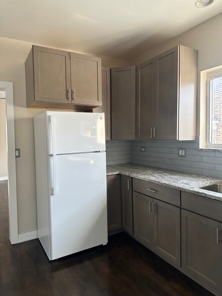 Building Photo - 1622 N Long Ave