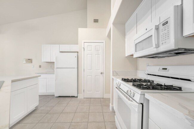 Building Photo - Single-Story Seven Hills Retreat with Stunning City & Mountain Views!