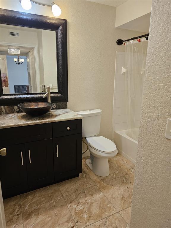 Building Photo - 13815 Fairway Island Dr