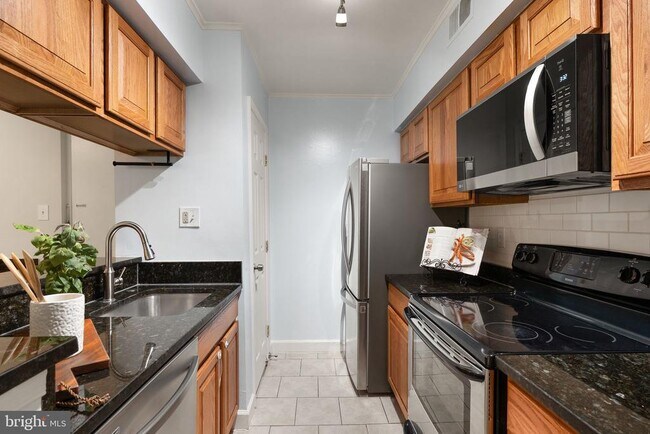 Building Photo - 8511 Barrington Ct