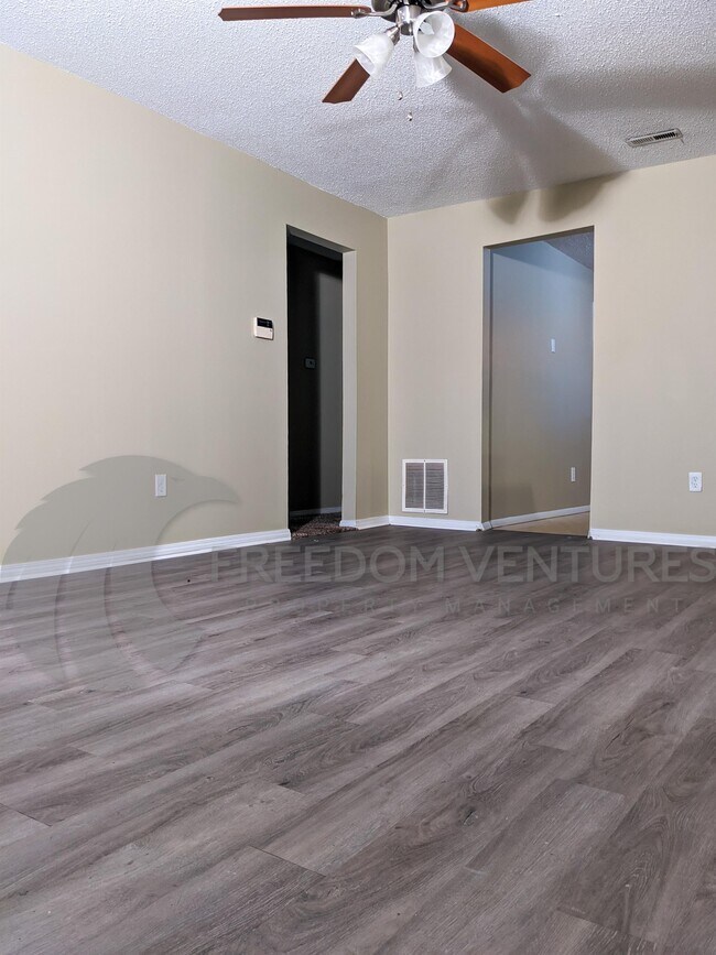 Building Photo - 2300 Grayson Valley Dr