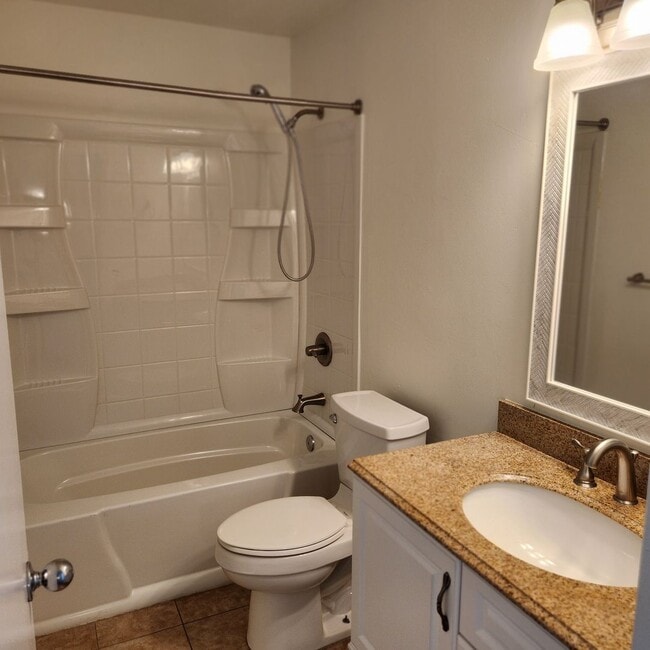 Building Photo - Tierrasanta 4 bedroom 2.5 bath townhouse w...