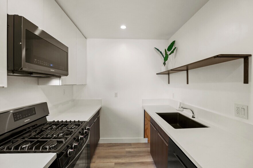 Building Photo - 2561 W Ave 30