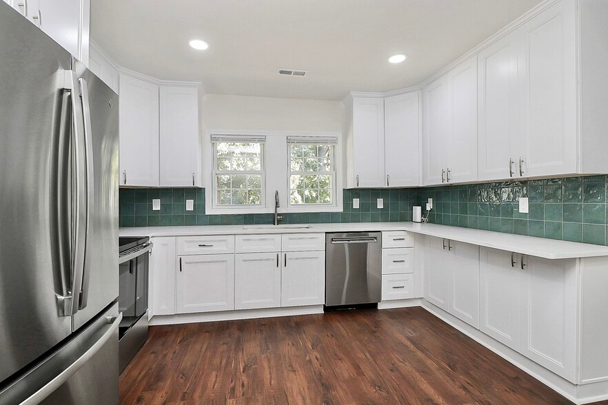 Building Photo - 403 E 27th St