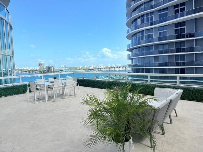 Primary Photo - 1800 N Bayshore Dr