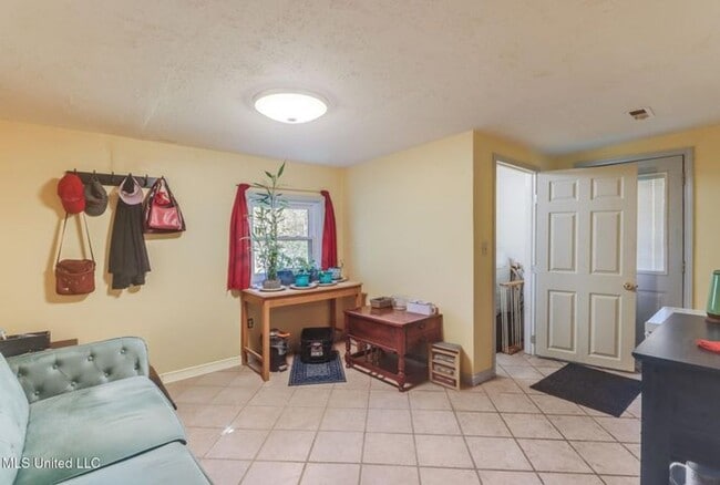 Building Photo - Long beach home now available for rent