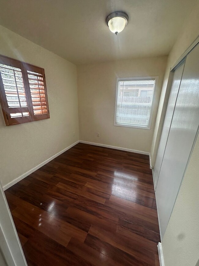 Building Photo - 511.5 N A St