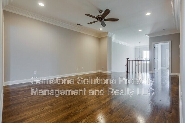 Building Photo - 3006 Hathaway St