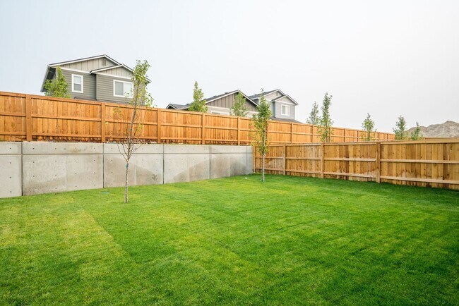 Building Photo - Fantastic 3-Bed, 2.5 Bath with 2-car garage!
