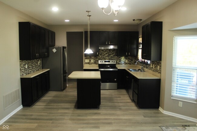 Building Photo - 2244 McGregor Ct
