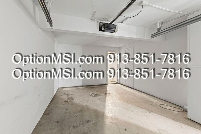 Building Photo - Minutes from KU MED~