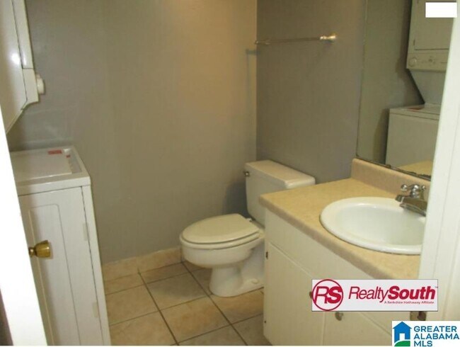 Building Photo - 2715 Southbury Cir