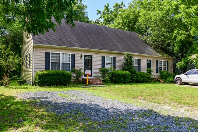 Building Photo - 749 Hemlock St