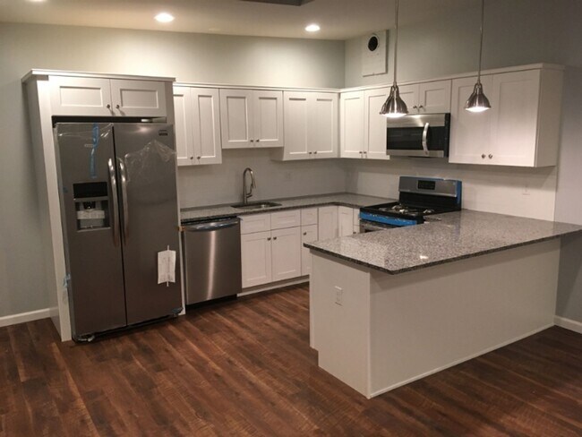 Building Photo - Oversized 3BR/3BA Luxury Home in Wooster S...