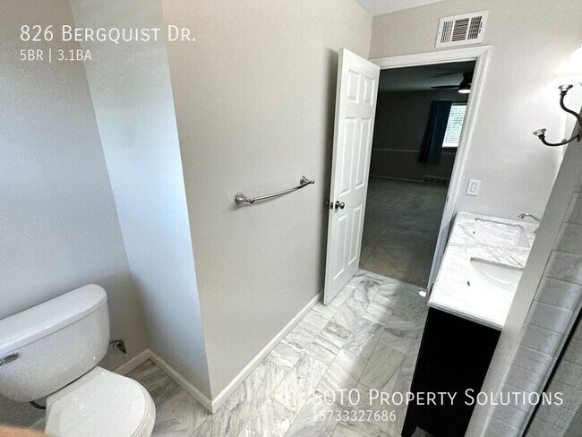 Building Photo - 826 Bergquist Dr