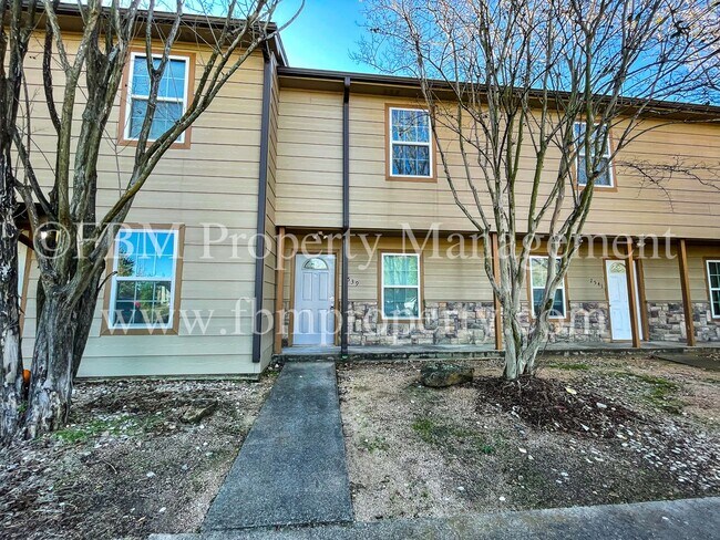 Building Photo - 2539 W Sycamore Ave