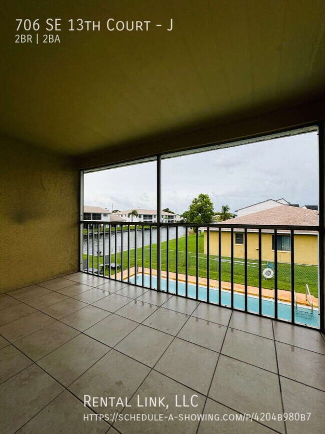 Building Photo - 706 SE 13th Ct