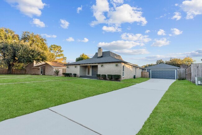 Building Photo - 14007 Overbrook Ln