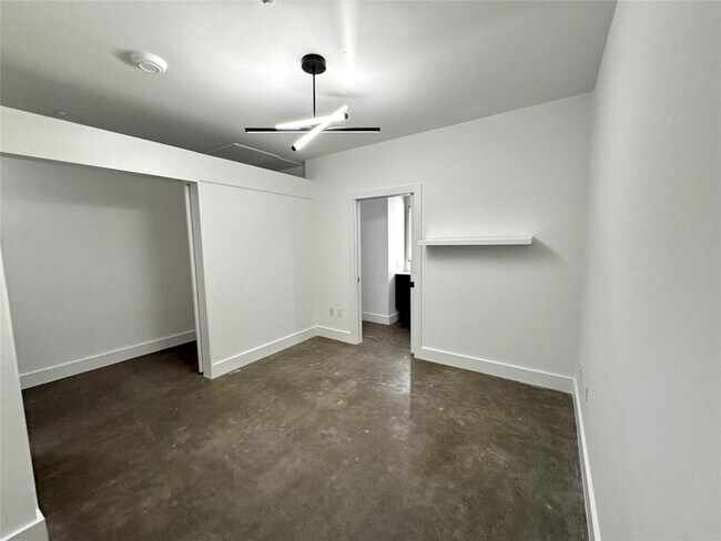 Building Photo - 507 Sabine St
