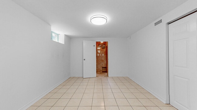 Building Photo - 18284 Radnor Rd