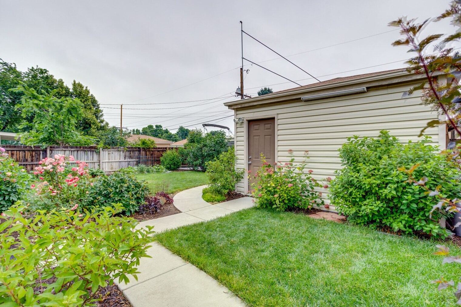 Building Photo - 3560 Dahlia St