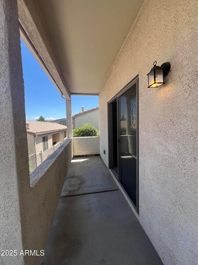 Building Photo - 1770 Bluff Dr