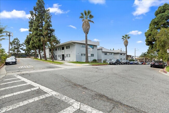 Building Photo - 3116 W 99th St