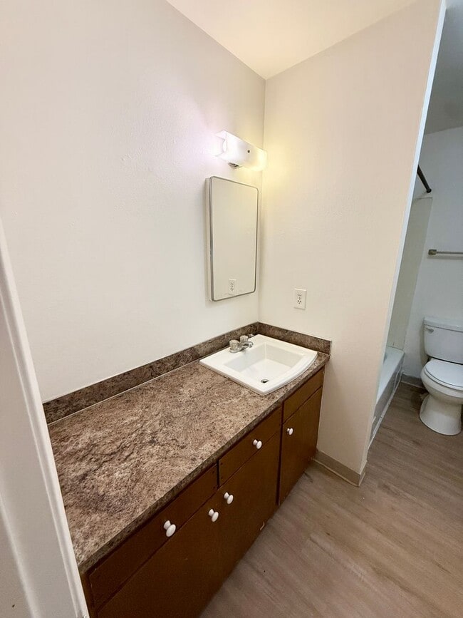 Building Photo - 2BR/1BA Fourplex Near Clark College