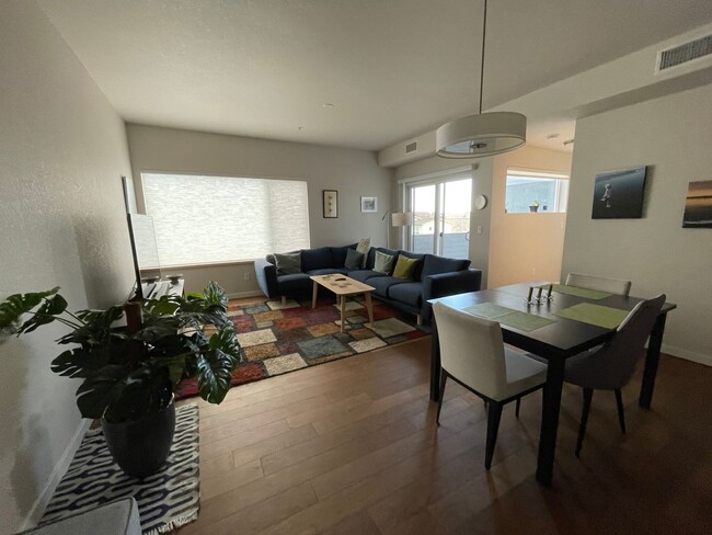 Building Photo - Louisville Town-Home Near Downtown!