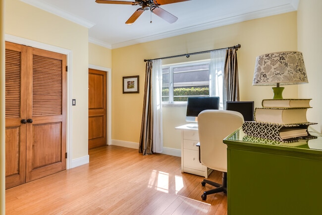 Building Photo - 2006 Manhattan Beach Blvd