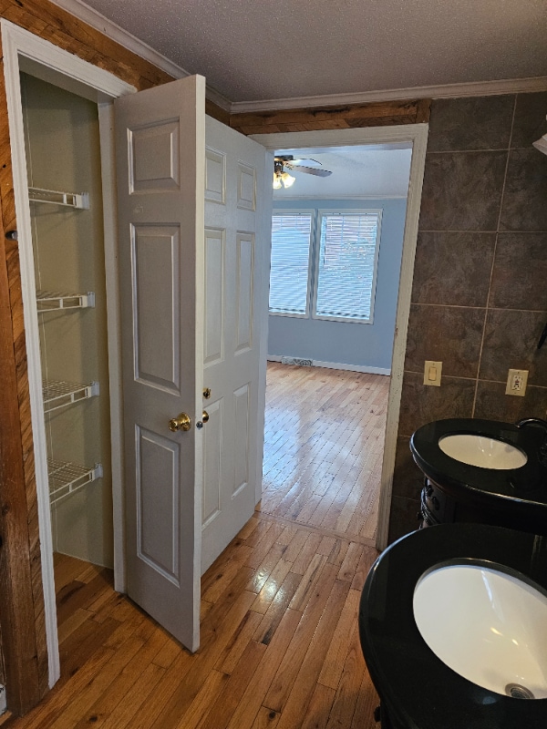 Building Photo - 1574 Armstrong Rd