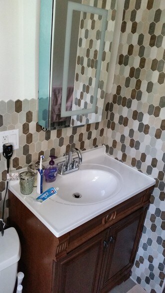 Building Photo - 43 Evergreen Ave