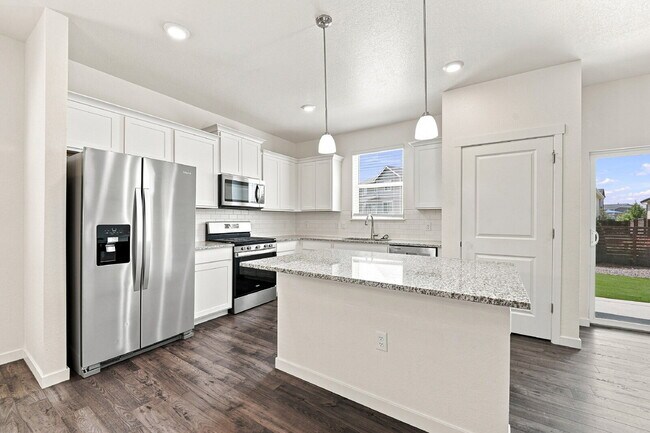 Building Photo - $2,845.95 with $300 Off the first month's rent, 4 Beds - 2.5 Baths, Single Family Home in Aurora ...