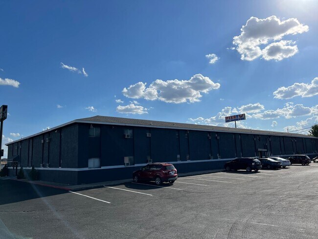 Building Photo - Conveniently Located Studio with ALL Utilities INCLUDED