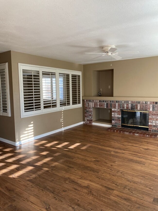 Building Photo - 3 bedroom 3 bathroom Salida Home