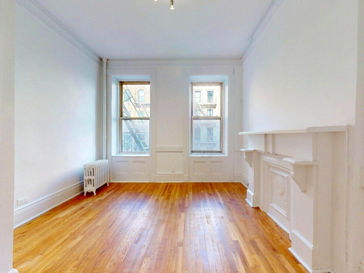 Building Photo - East 25th Street