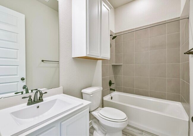 Building Photo - 10005 Red Beadtree Pl