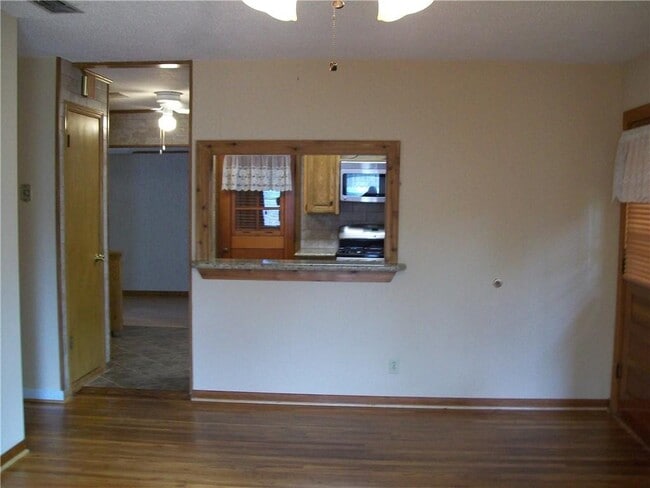 Building Photo - 310 E Cedar St
