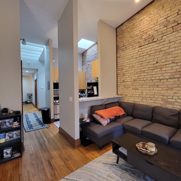 Building Photo - 326 E 18th St