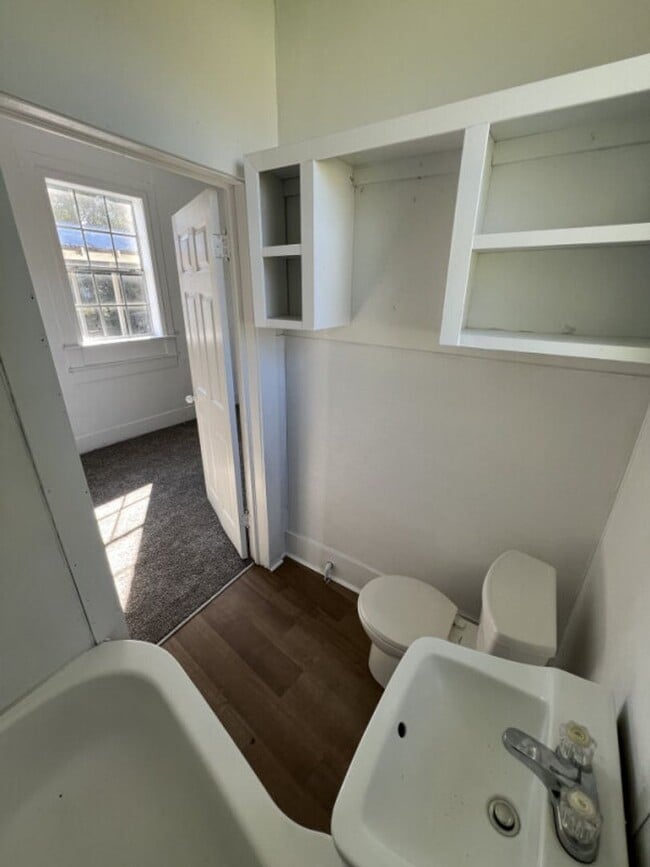 Building Photo - 2-Bedroom 1-Bath Home on Sunshine Rd.