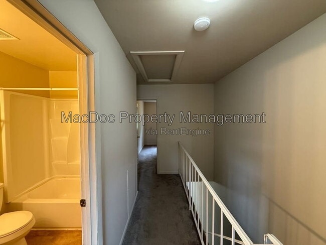 Building Photo - 14611 Earlham Ct