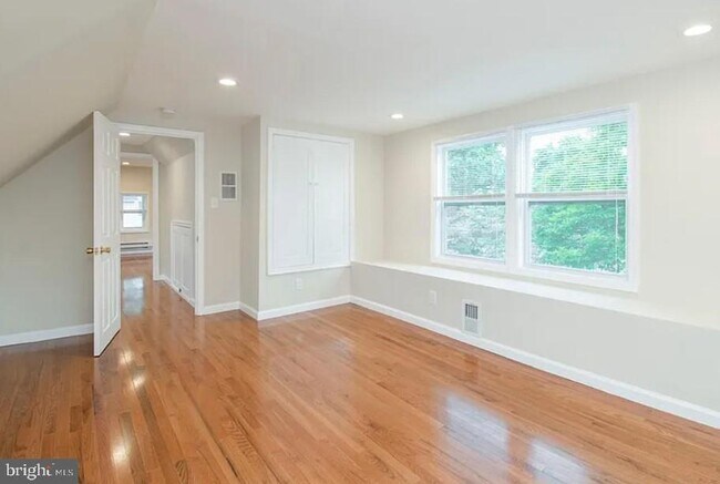 Building Photo - 217 Simpson Rd
