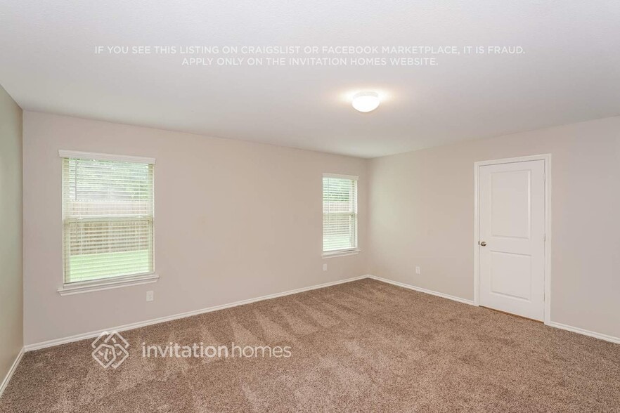 Building Photo - 1532 Woodlake Dr