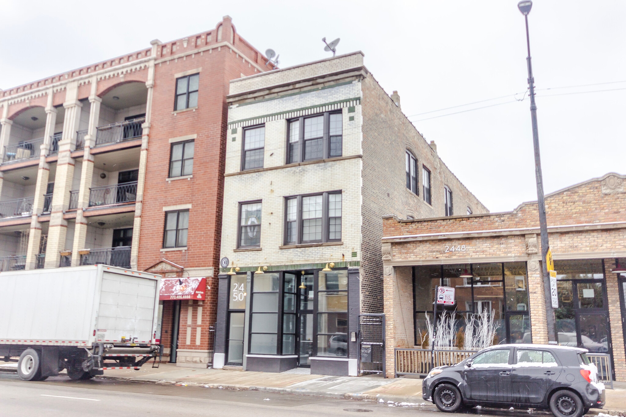 Building Photo - 2450 W Chicago Ave