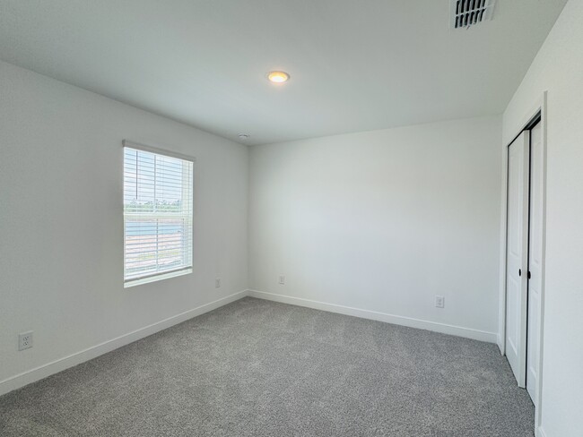Building Photo - 114 Kingswood Ter